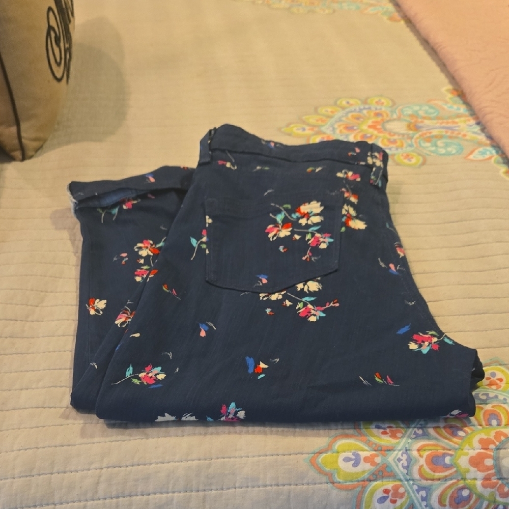 Bandolino Blue Ankle Cropped Stretch Denim Jeans with Floral Print-Size 10 - Picture 11 of 11